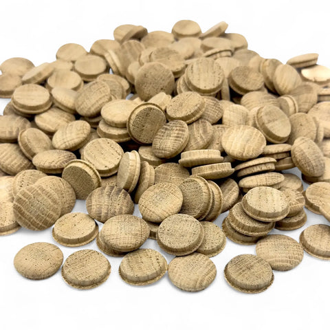 Haufen von 20 mm Pilzkopf-Stopfen aus Eichenholz