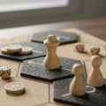 44 mm gedrechselte Möbelknöpfe aus Holz als Brettspielfiguren verwendet